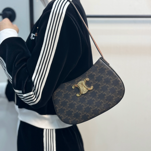 셀린느 탄 미디엄 트리옹프 틸리 숄더백 115703