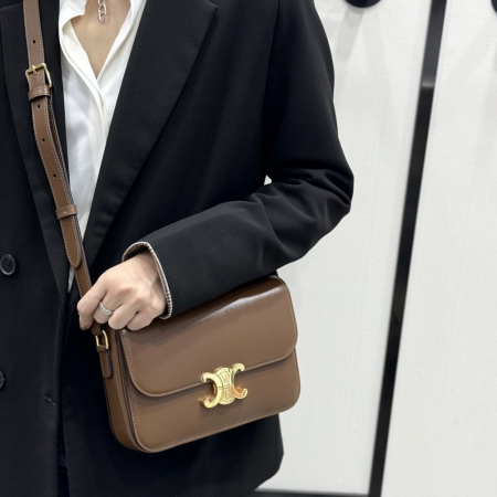 셀린느 트리옹프 클래식 샤이니 숄더백 미디엄 브라운 187363