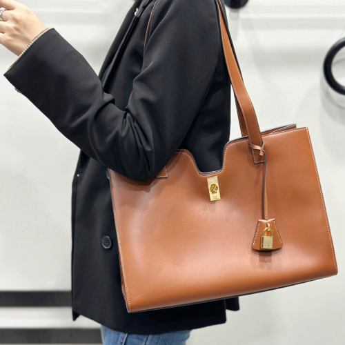 셀린느 카바스 16 숄더백 탄 112583