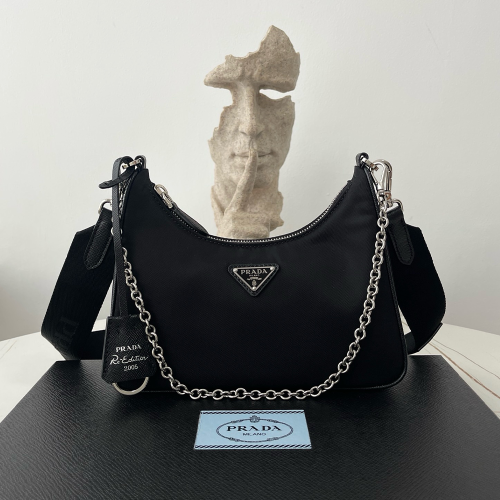 프라다 리에디션 가죽 숄더백 1BH204