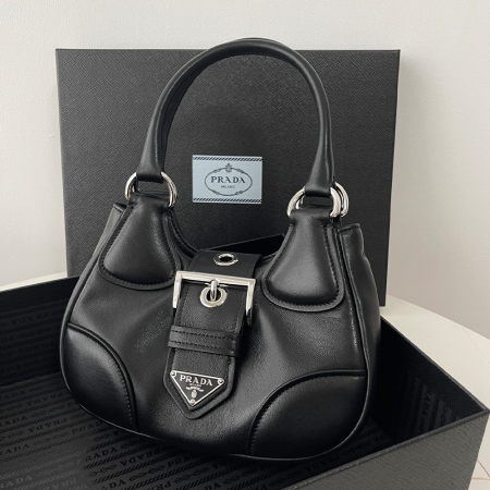 프라다 패딩 문 숄더백 블랙 1BA381