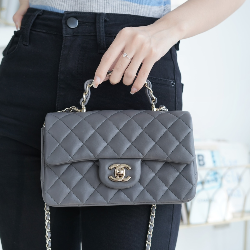 팬더샵 샤넬 23K 클래식 플랩백 로고 미니 탑핸들 램스킨