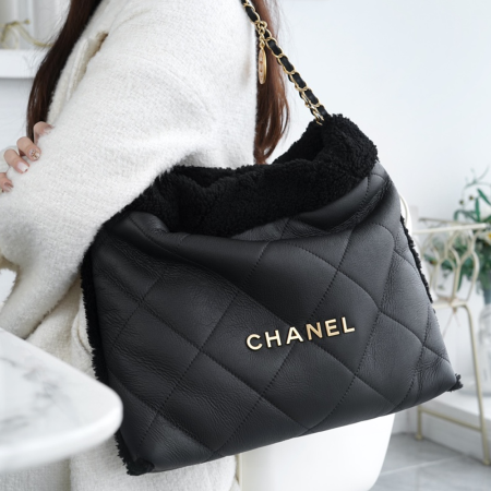 팬더샵 샤넬 23B 시어링 램스킨 22백 블랙