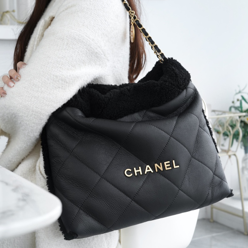 팬더샵 샤넬 23B 시어링 램스킨 22백 블랙