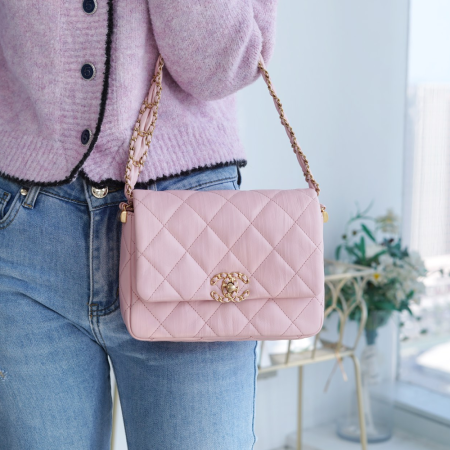 팬더샵 샤넬 23K 카프스킨 와이드 숄더 플랩백 핑크