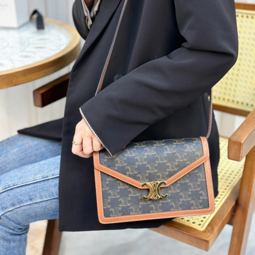 셀린느 엔벨로프 트리오페 캔버스 숄더백 113322