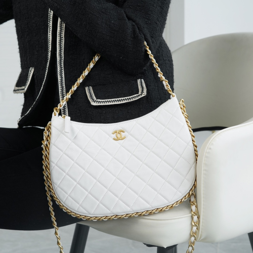 팬더샵 샤넬 23B 호보 백 화이트