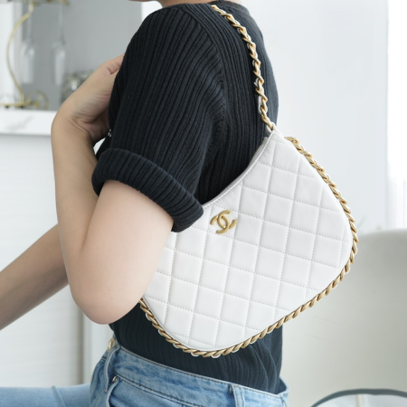 팬더샵 샤넬 23B 호보 백 미디움 화이트