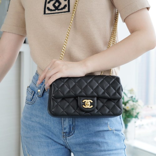 팬더샵 샤넬 23SS 클래식 카멜리아 플랩백 미니 블랙