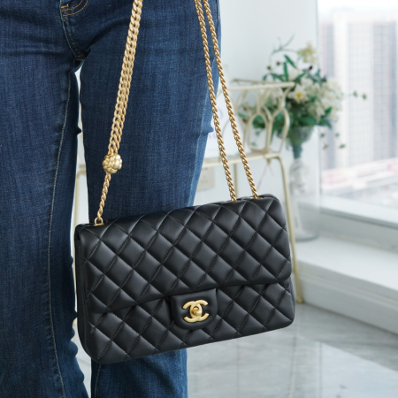 팬더샵 샤넬 23SS 까멜리아 클래식 플랩백 스몰 블랙