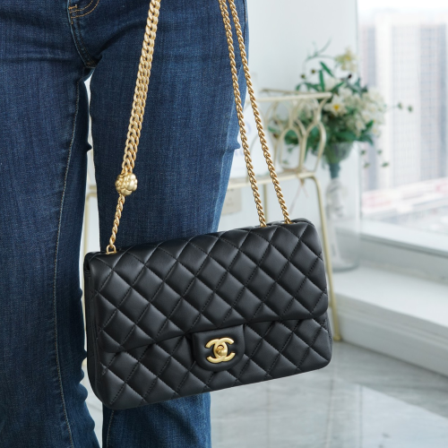 팬더샵 샤넬 23SS 까멜리아 클래식 플랩백 스몰 블랙