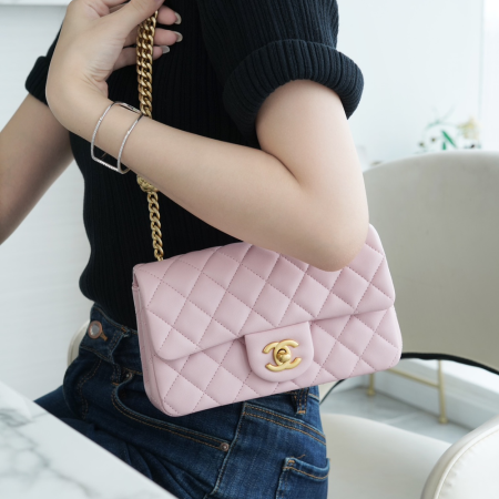 팬더샵 샤넬 23SS 까멜리아 클래식 플랩백 핑크