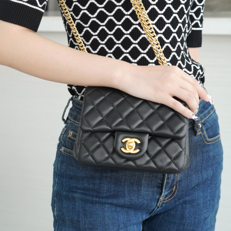 팬더샵 샤넬 23SS 까멜리아 클래식 플랩백 블랙