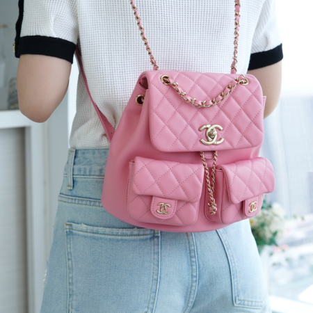 팬더샵 샤넬 23A 듀마 투 포켓 백팩 라지 라이트 핑크