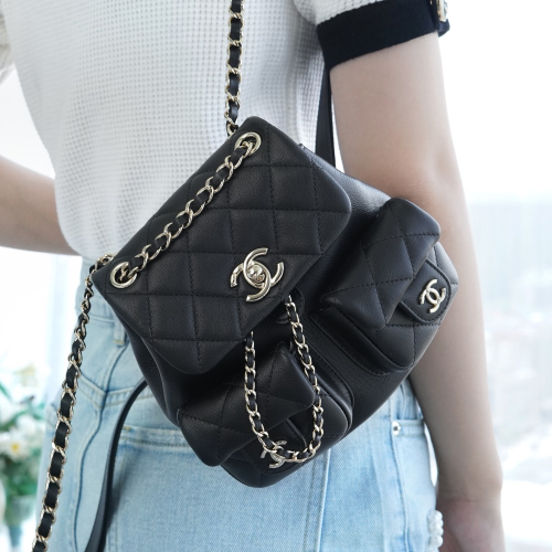 팬더샵 샤넬 23A 듀마 투 포켓 백팩 스몰 블랙