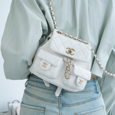 팬더샵 샤넬 23A 듀마 투 포켓 백팩 스몰 화이트