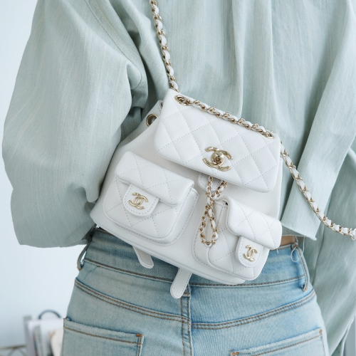 팬더샵 샤넬 23A 듀마 투 포켓 백팩 스몰 화이트