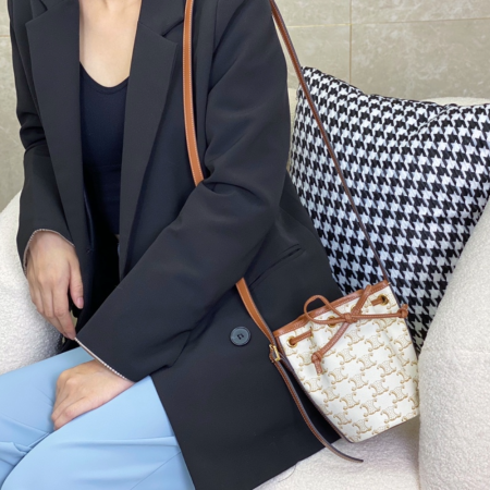 셀린느 미니 드로우스트링 백 화이트 10H492