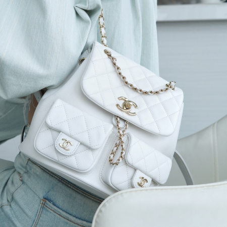 팬더샵 샤넬 23A 듀마 투 포켓 백팩 라지 화이트