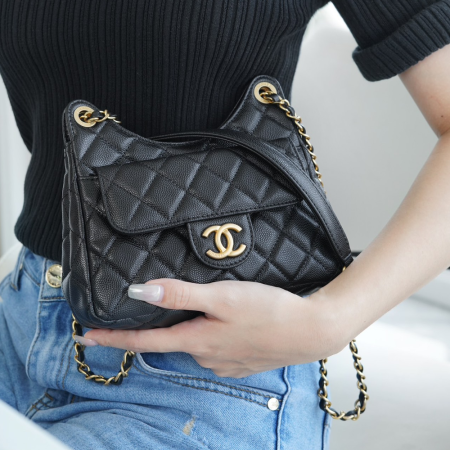 팬더샵 샤넬 23C 호보백 카프스킨 & 골드 메탈 블랙 스몰