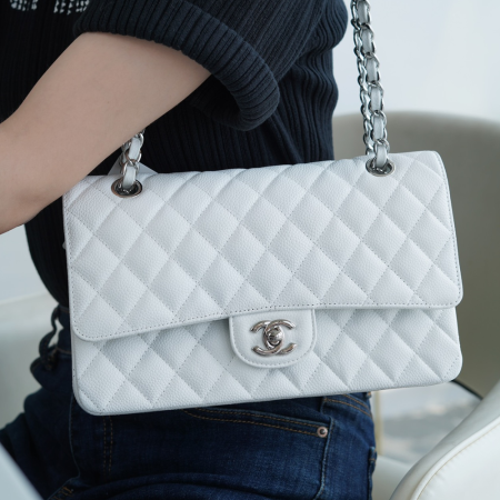 팬더샵 샤넬 클래식 플립백 미디엄 화이트 은장