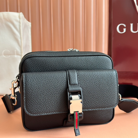 구찌 블랙 레더 웹 디테일의 스몰 크로스백 816751 AAEF6 1042