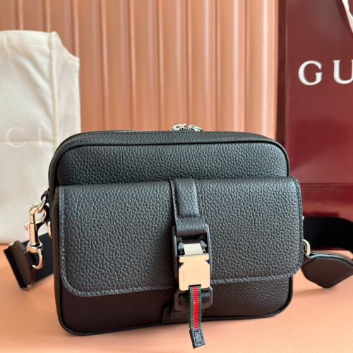 구찌 블랙 레더 웹 디테일의 스몰 크로스백 816751 AAEF6 1042