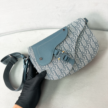 디올 새들 파우치 오블리크 자카드 그레이