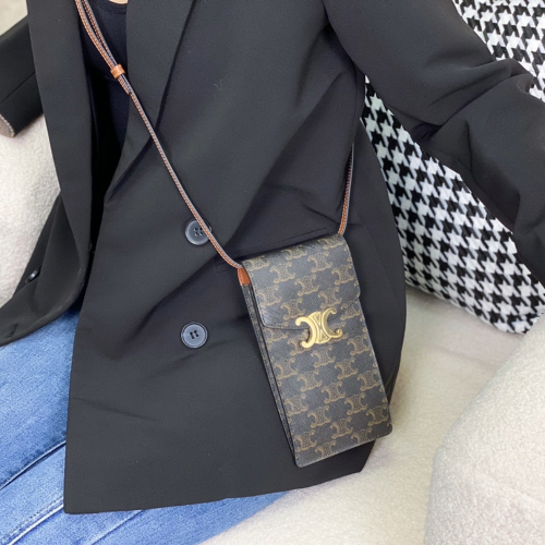 셀린느 휴대폰 파우치 트리옹프 캔버스 10J092