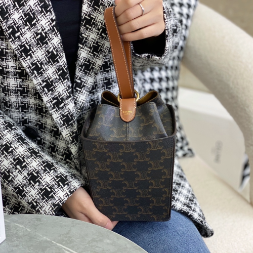 셀린느 트리오페 트리옹프 캔버스 스트랩 박스 백 197142