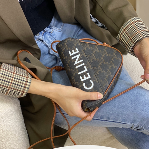 셀린느 트리오페 트라이앵글 크로스백 블랙 탄 195902