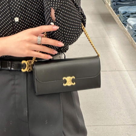 셀린느 라지 트리옹프 샤이니 카프스킨 월렛 블랙 10E313