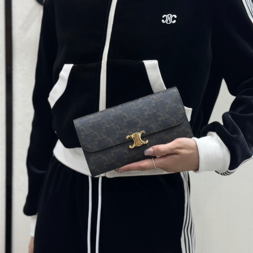 셀린느 라지 트리옹프 샤이니 카프스킨 월렛 탄 10E313