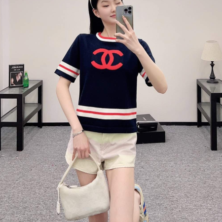 샤넬 25SS 스트라이프 CC로고 니트 반팔 네이비