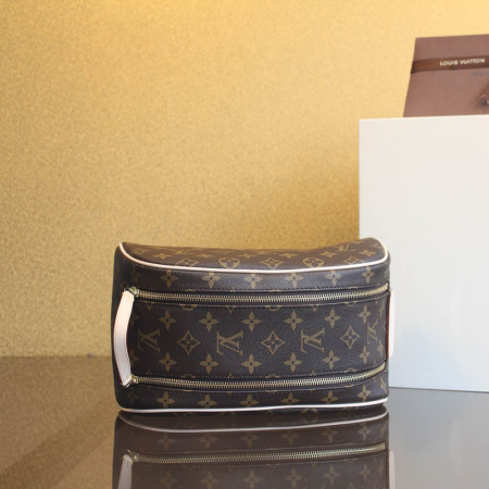 루이비통 킹 사이즈 토일레 트리백 M47528