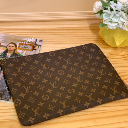 루이비통 에튀 보야주 클러치 PM M45000