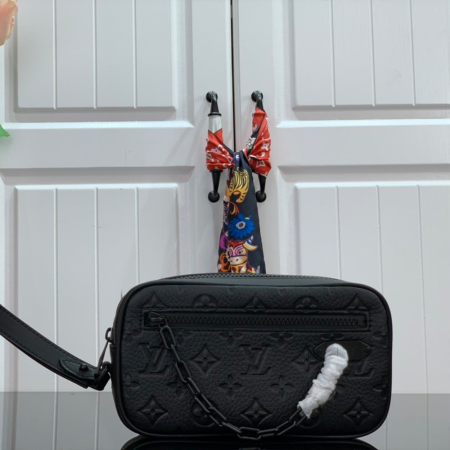 루이비통 알파 웨어러블 월릿 모노그램 섀도우 M82544