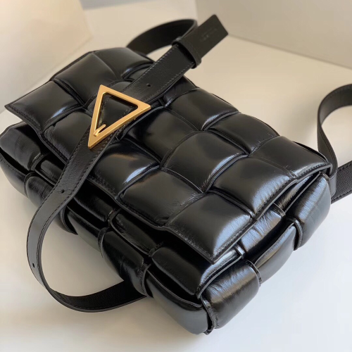 징공장 보테가베네타 카세트백 블랙 금장 591970