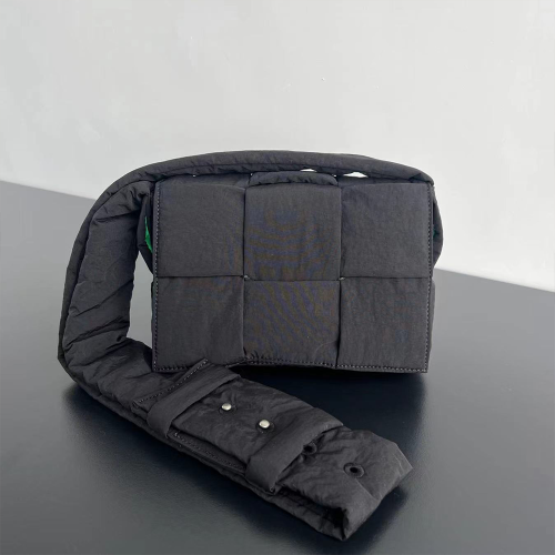 징공장 보테가베네타 패브릭 카세트 숄더백 블랙 7551829