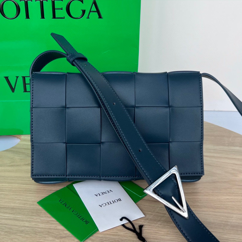 징공장 보테가베네타 카세트백 딥블루 708768