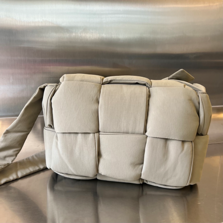 징공장 보테가베네타 필로우 카세트백 743623