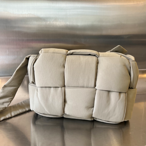 징공장 보테가베네타 필로우 카세트백 743623