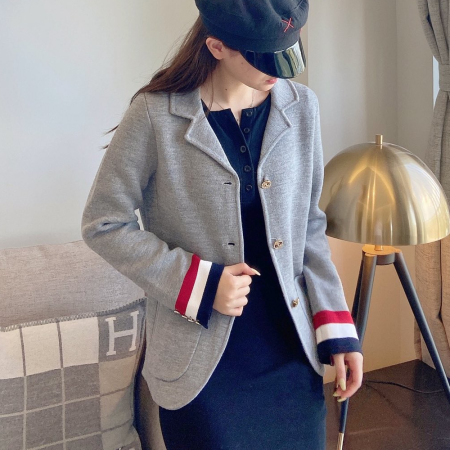 톰브라운 25SS 클래식 울 니트 자켓 그레이