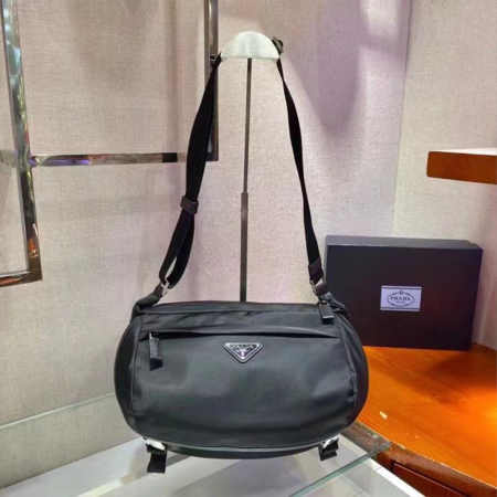 프라다 바이커백 2VH994 블랙11