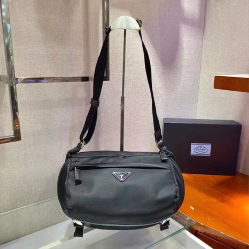 프라다 바이커백 2VH994 블랙11