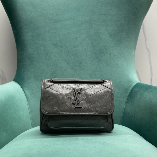 생로랑 니키 숄더 스몰 그레이 633160