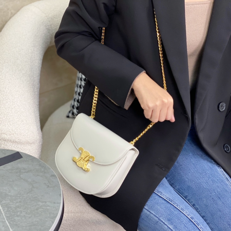 셀린느 트리오페 체인백 베사체 샤이니 카프스킨 화이트 110973