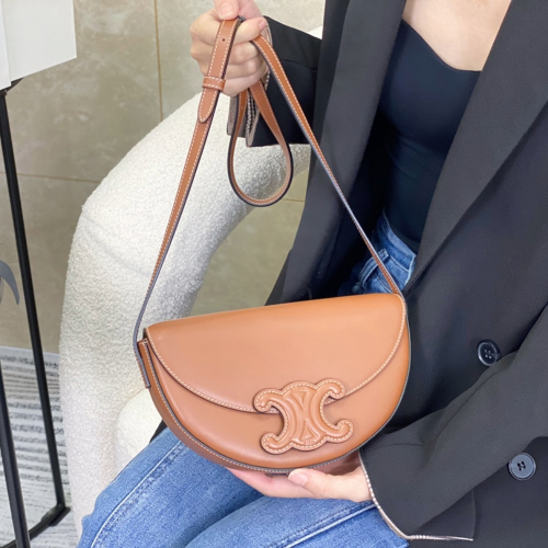 셀린느 스무스 카프스킨 베사체 퀴르 트리옹프 탄 111233