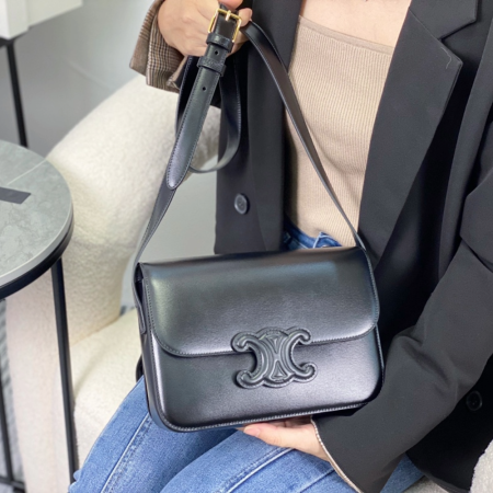 셀린느 트리오페 캔버스 박스 숄더백 미디엄 블랙 199223