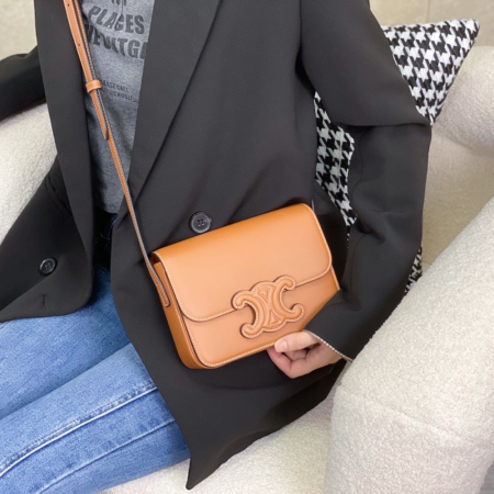 셀린느 트리오페 캔버스 박스 숄더백 미디엄 탄 199223